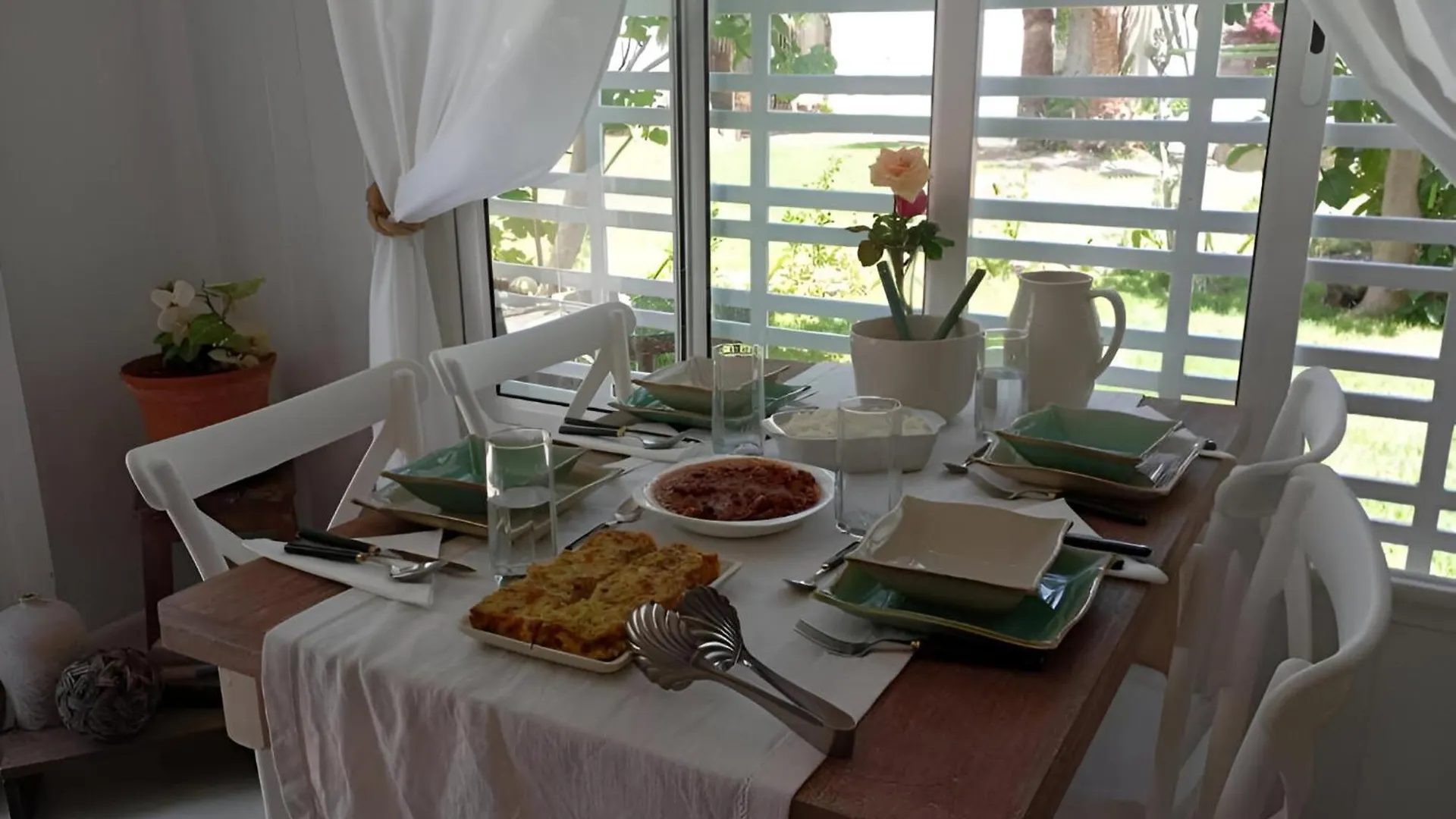 Au Bout Du Jardin Villa Carthage 0*,